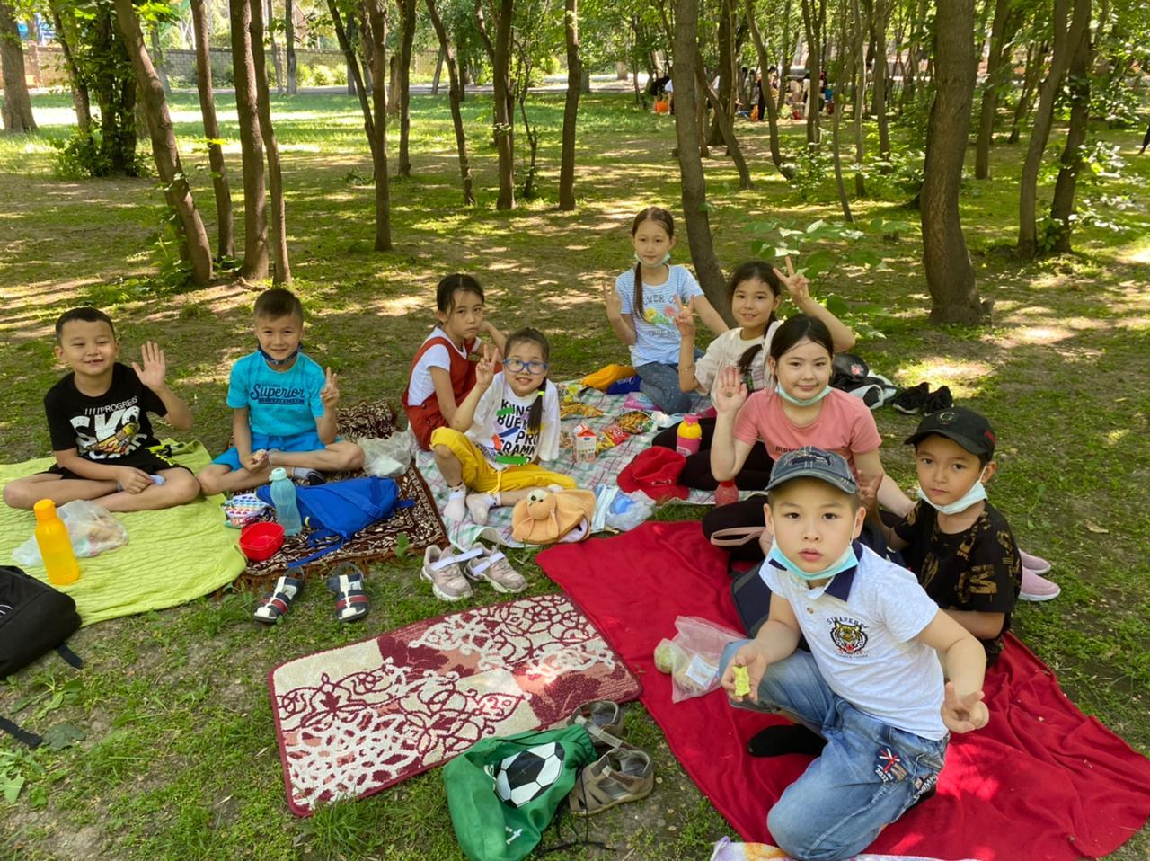 Жазғы лагерь оқушылары ұстаздарымен "Family park" саябағына барды